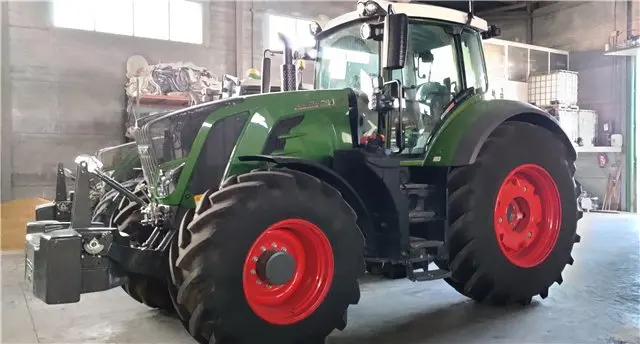 Tractor de Ferri Agrícola en las instalaciones