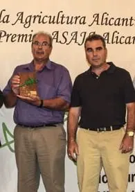 Fotografía con el reconocimiento ASAJA
